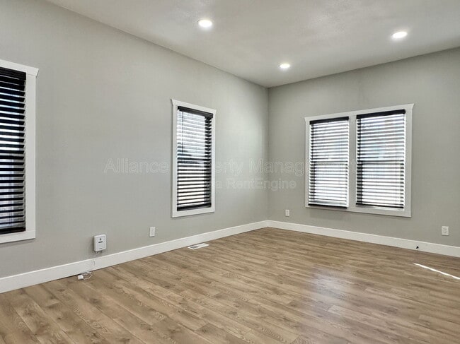 Photo - 823 Sahwatch St