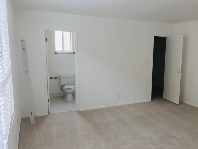 Photo - Brentwood Plaza