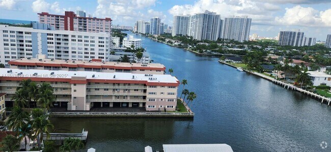 Building Photo - 2017 S Ocean Dr Unit 1408 Rental