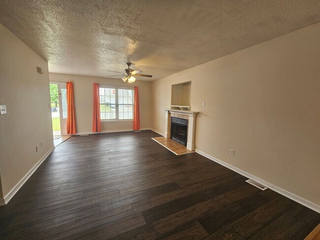 Photo - New Listing!!
