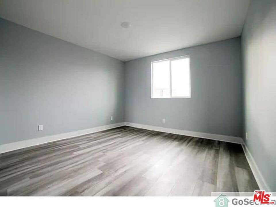 Photo - 11164 S Figueroa St Unidad 11164 Rental