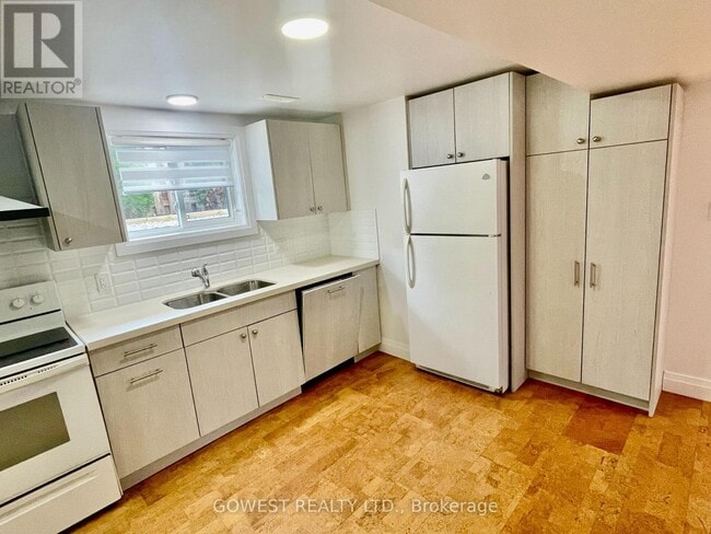 Photo - 42 Briarwood Crescent