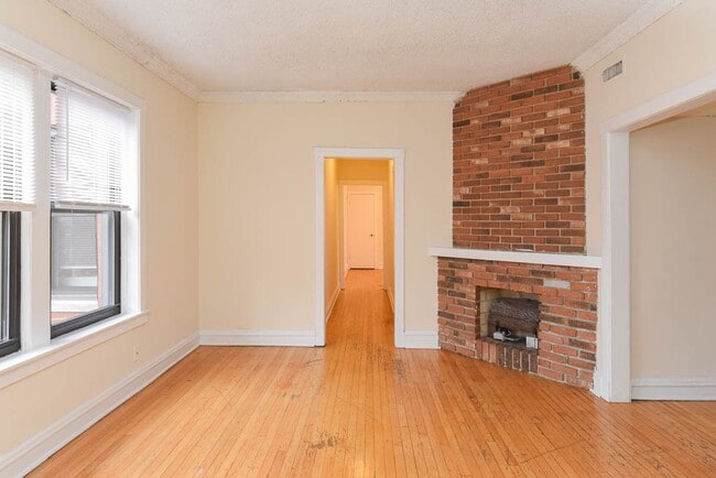 Building Photo - 3543 N Racine Ave Unit J00P