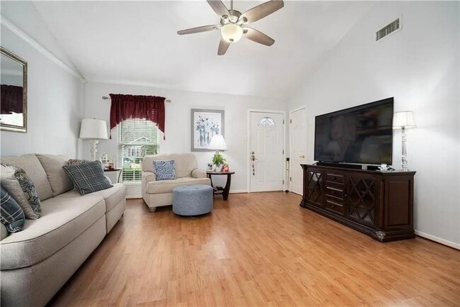 Photo - 2511 Club House Rd