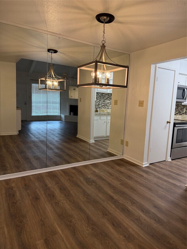 Building Photo - 1100 Augusta Dr Unit 46