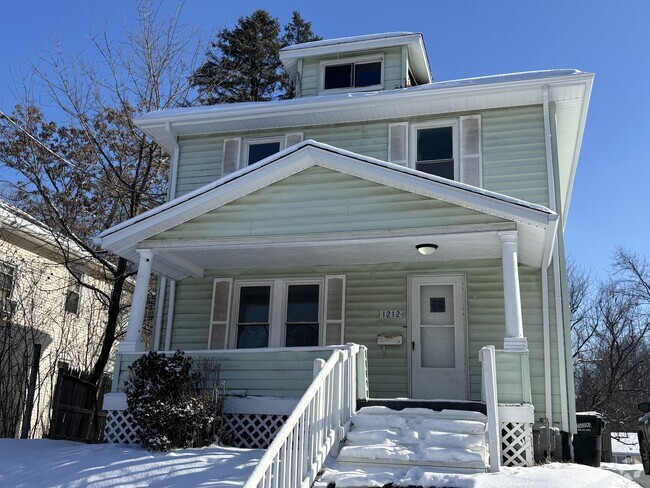 Building Photo - 1212 13th St SE Rental