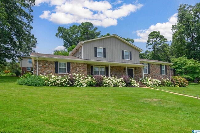 Photo - 2344 Queensview Rd