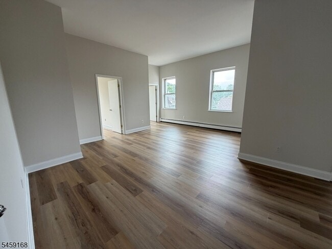 150 E Main St