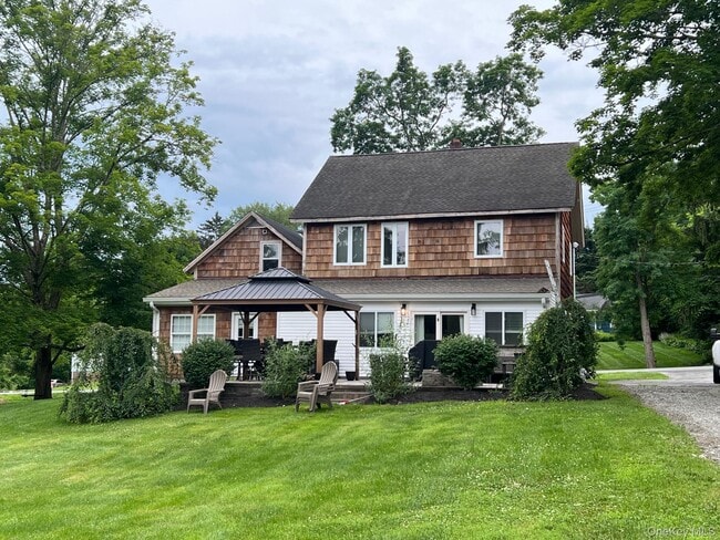 Building Photo - 1710 NY-300 Unit B