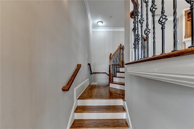 Photo - 813 Clifton Heights Ln NE