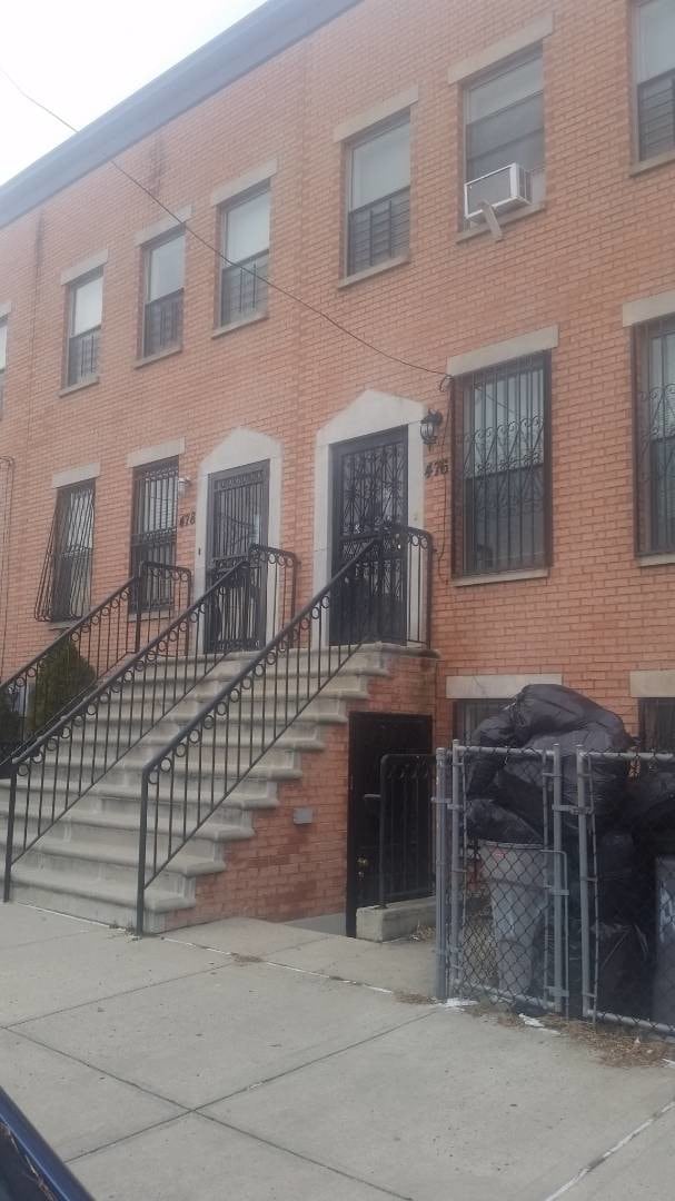 Photo - 476 Cleveland St