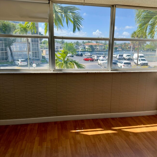 Photo - 701 Three Islands Boulevard Unidad 215