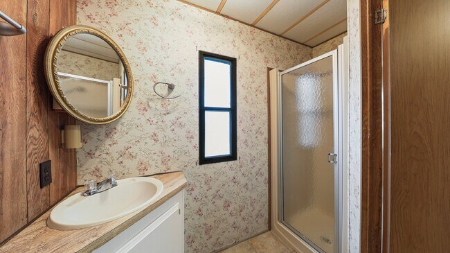Photo - 215 Spanish Oak Dr