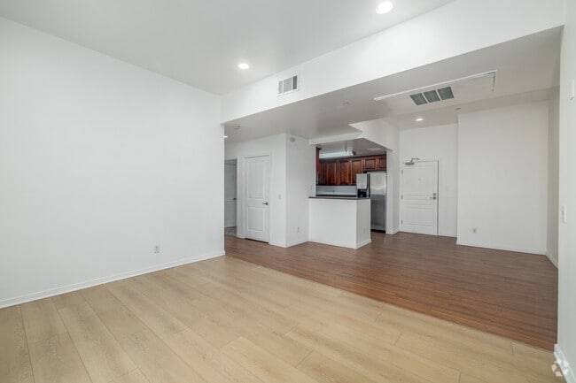 2BR, 2BA - 1,100SF - Living Room
