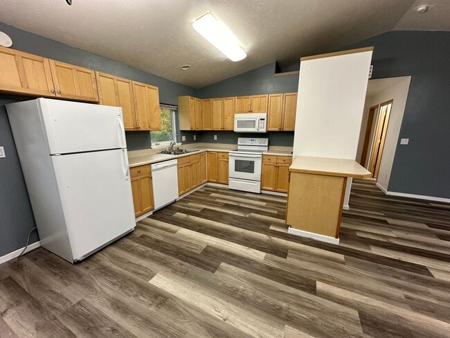 Photo - 2 bd, 2 bath, 2 car garage home in North Pole!