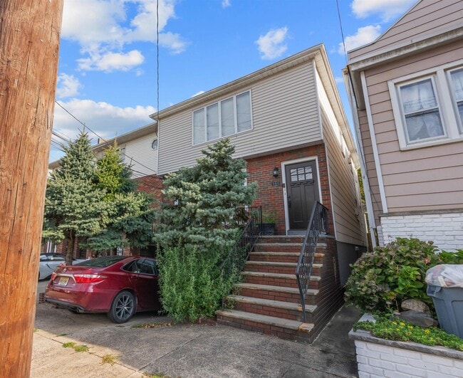 Building Photo - 180 McAdoo Ave Unit 1