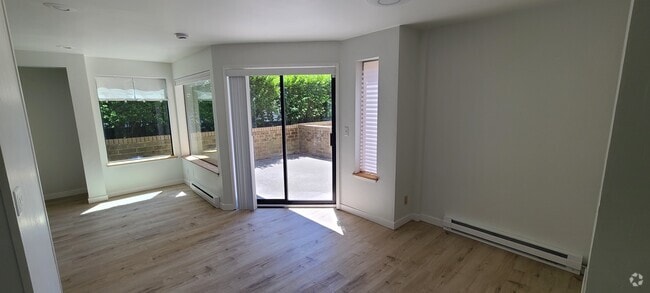 Building Photo - 5642 California Ave SW Unit 2 Rental