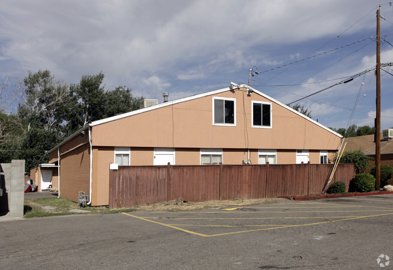 Photo - Oxford Court Duplexes