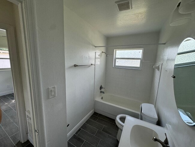 Photo - 4421 N Clark Ave Unit A