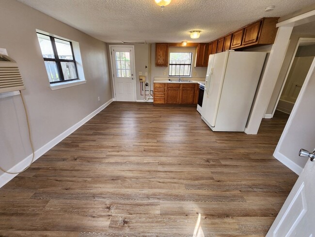 Photo - 1433 N Brown Ave