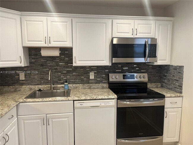 Photo - 5525 N Lakewood Cir Unit 223