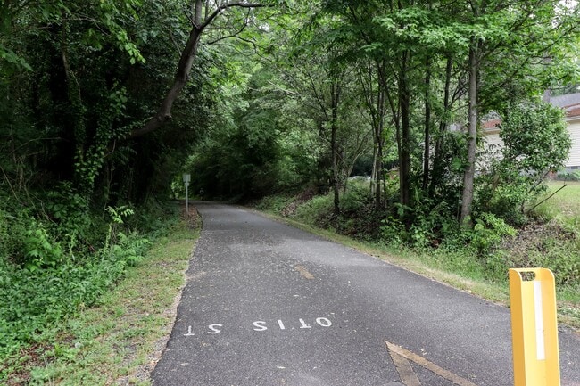 Photo - 2213 Fitzgerald Ave Unidad B