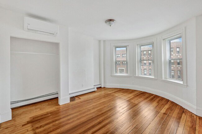 Photo - 866 Huntington Ave