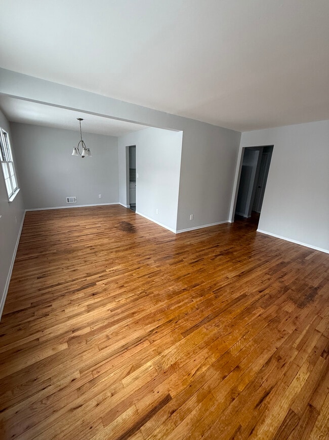 Living & Dining - 916 Walnut St Unit 1