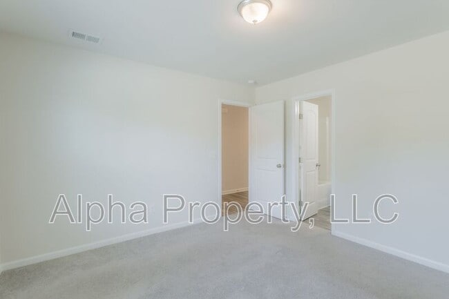Photo - 304 Long Grove Ln