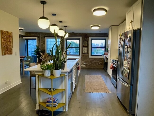 Photo - 1371 N Milwaukee Ave