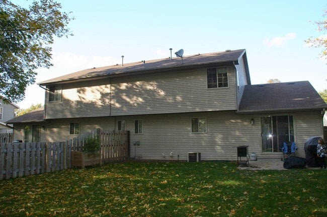 977-979-979 Aldrin St Unit 977 Aldrin St