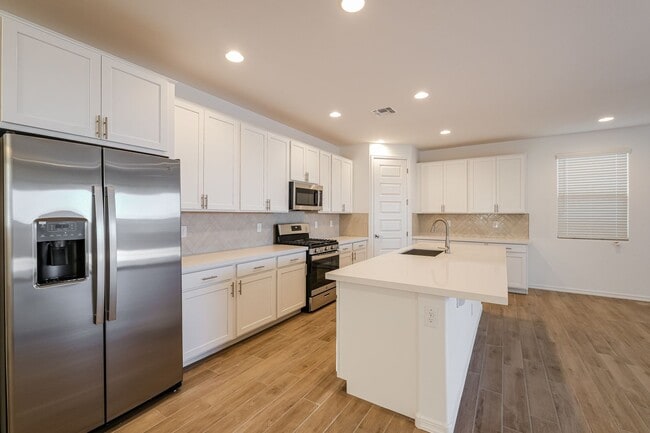 Building Photo - 1/2 Month Free Modern 4-Bedroom New Build in Avondale with Spacious Layout, Walk-In Closets & Res...