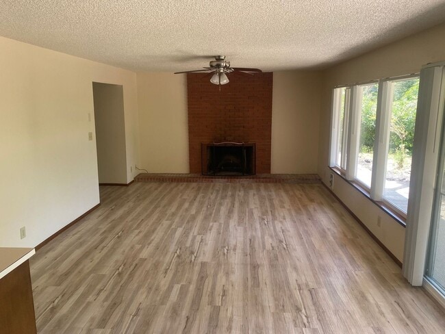 Building Photo - 260 E 38th Ave Unit 260 1/2 East 38th Avenue