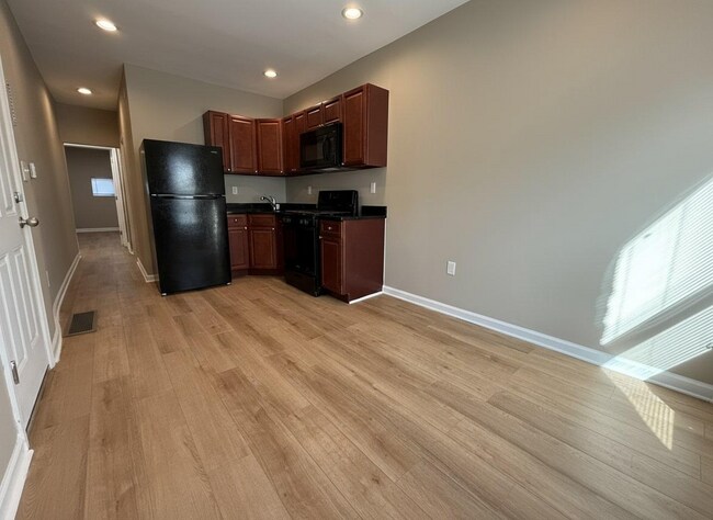 Photo - 978 N 45th St Unidad 1