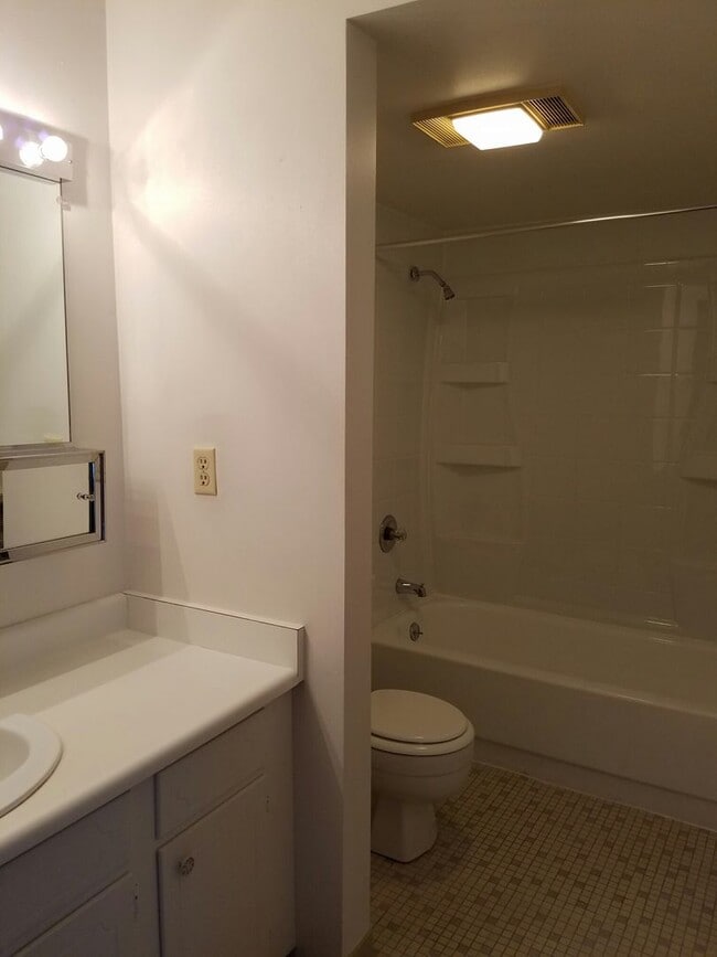 Photo - English Meadows Apartment Homes, Greenfield WI