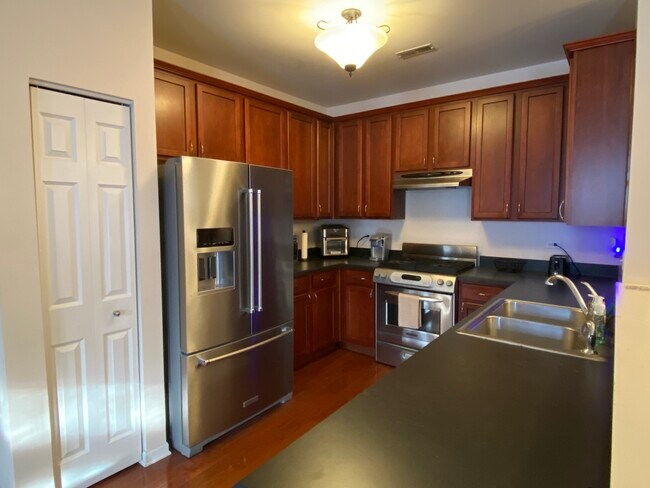 Photo - 1587 Millbrook Dr Unidad 1587