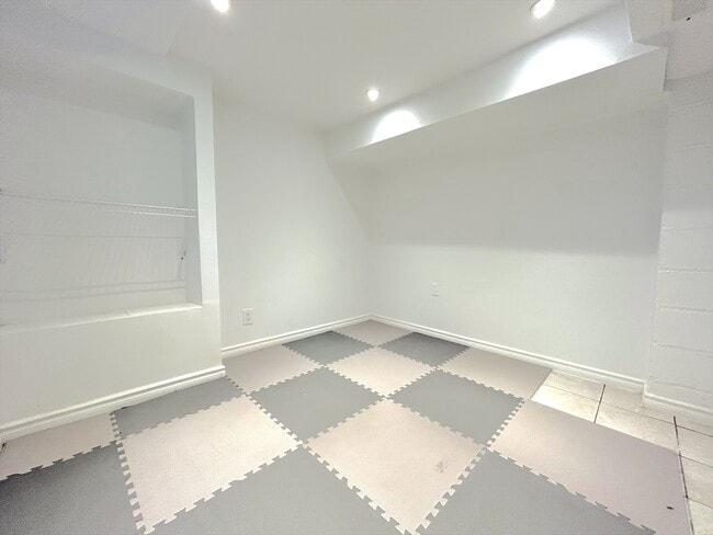 Photo - 65 Hillview St Unit Room B2
