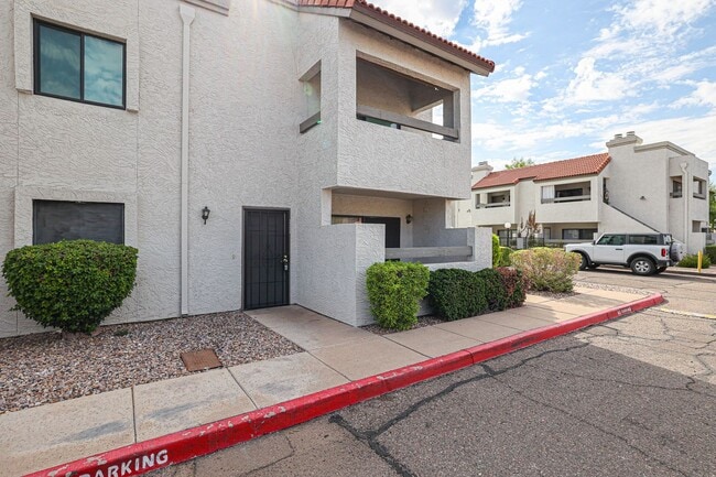 Building Photo - Great Central Scottsdale Location!
