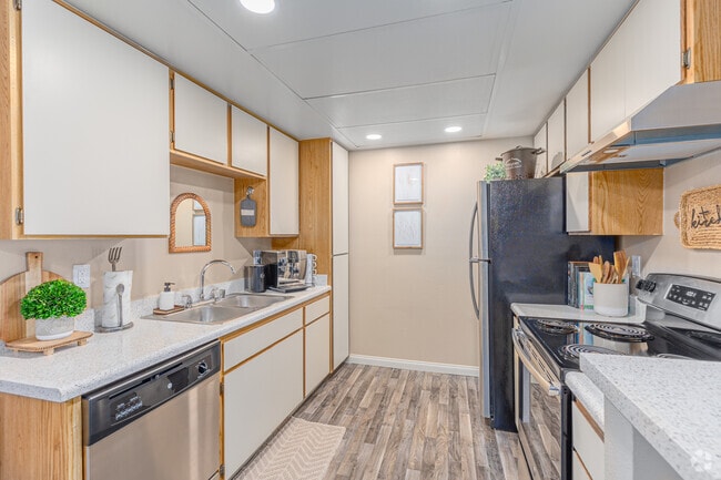2BR, 2BA - 918SF - NON UPGRADED Kitchen