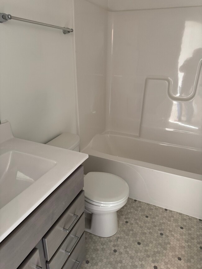 Photo - 112 Kuechler Ct