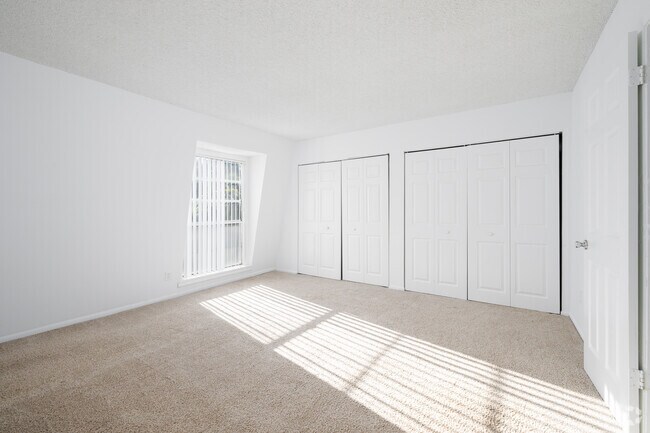1BR, 1BA - 697SF - Bedroom