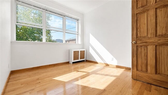 Photo - 36 Bay 35th St
