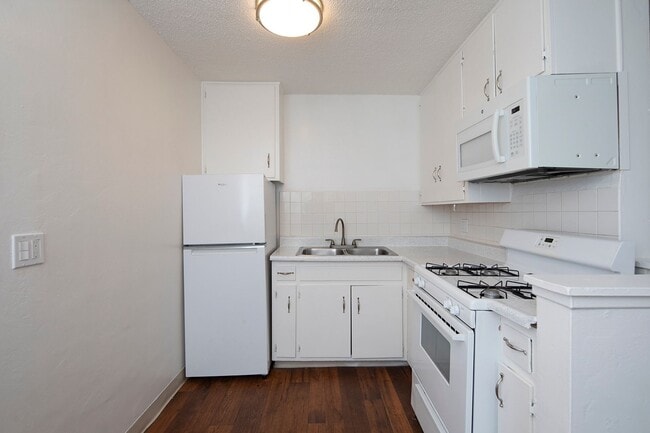 Photo - Aztec Pacific Apartments