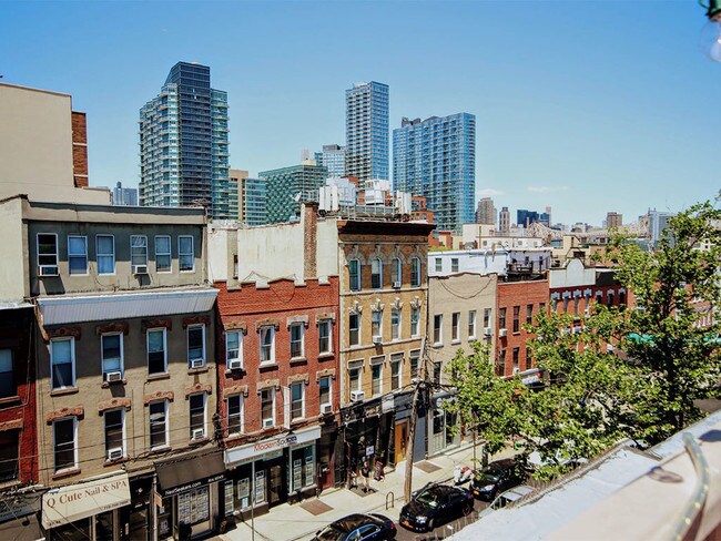 47-45 Vernon Boulevard