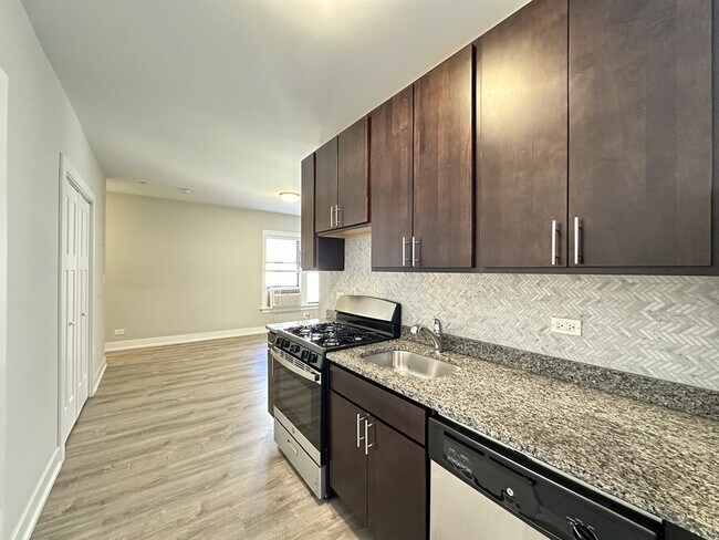Photo - 721 W Brompton Ave Unit J02W