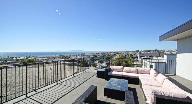Building Photo - 1100 Monterey Blvd Rental