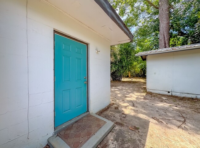 Photo - WALKABLE 3/1 House w/ Tile Floors, Newer A...