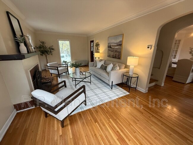 Photo - 1090 16th Ave SE