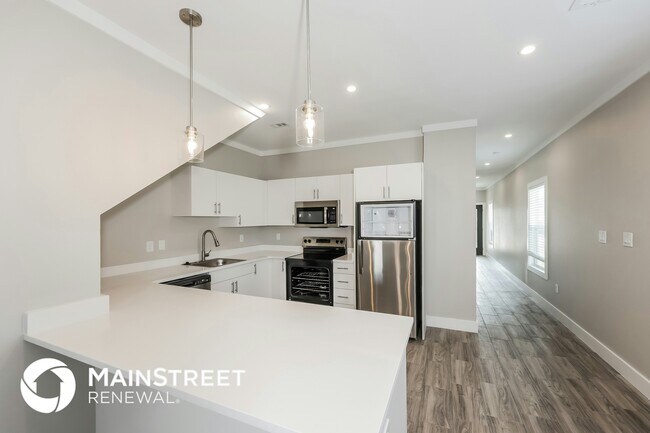 Photo - 1246 Lonsdale Ave