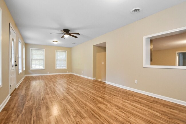 Photo - Pet Friendly Three Bedroom!